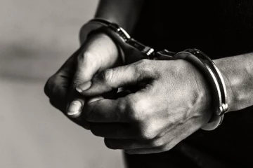 දුරකථන කුලුනුවල බැටරි ගලවා සිදු වූ දේ..