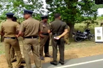 இலங்கையில் பொலிஸ் அதிகாரிகளாக வேடமணிந்து திருட்டில் ஈடுபட்ட 10 பேர்!