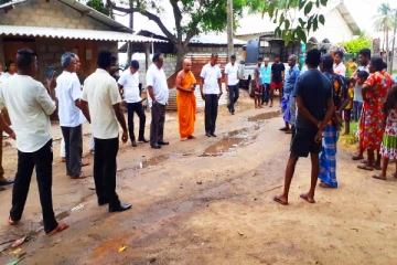 முல்லைத்தீவு விஜயம் மேற்கொண்ட கடும் போக்குவாதிகள் (Photo)