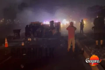 කැරලි කෝලාහල නිසා රටම ගිනිගනී (PHOTO)