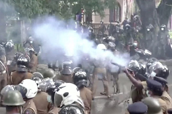 இரசாயன வாயுவை பயன்படுத்தும் அரசாங்கம்! வெளிவந்த உண்மை - ஐபிசி தமிழ்