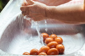 முட்டைகளைக் கழுவிய பின் சேமித்து வைப்போருக்கு விடுக்கப்பட்ட எச்சரிக்கை