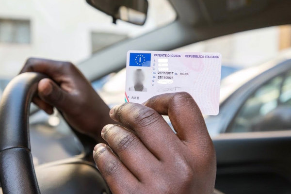 இலங்கையர்களுக்கு இத்தாலிய சாரதி அனுமதிப்பத்திரம்! | Italian Driving License For Sri Lankans