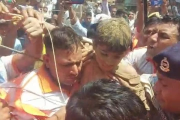 ஆழ்துளை கிணற்றில் விழுந்த சிறுவன் 7 மணி நேரத்திற்கு பிறகு உயிருடன் மீட்பு