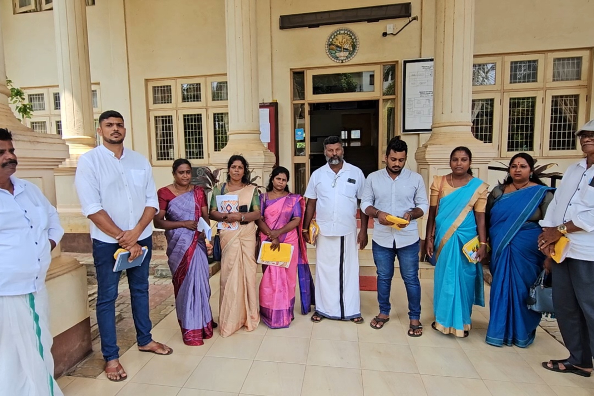 மானிப்பாய் பிரதேச சபையில் ஊடகவியலாளருக்கு மறுக்கப்பட்ட அனுமதி! 11 உறுப்பினர்கள் வெளிநடப்பு | Journalist Denied Entry Manipay Pradeshiya Sabha மானிப்பாய் பிரதேச சபையில் ஊடகவியலாளருக்கு மறுக்கப்பட்ட அனுமதி! 11 உறுப்பினர்கள் வெளிநடப்பு | Journalist Denied Entry Manipay Pradeshiya Sabha