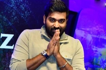 நடிகர் விஜய் சேதுபதி சமீபத்தில் அணிந்த இந்த வாட்ச் விலை எவ்வளவு தெரியுமா?