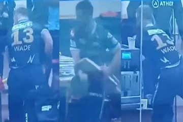 அம்பயரின் தவறான முடிவு! அவுட் ஆன கோபத்தில் பேட்டை உடைத்த வீரர்! வைரல் வீடியோ