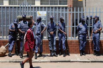 தென்னாப்பிரிக்காவில் இனவெறி கொடூரம்... வெள்ளையின மாணவன் செய்த செயலால் அதிர்ச்சி