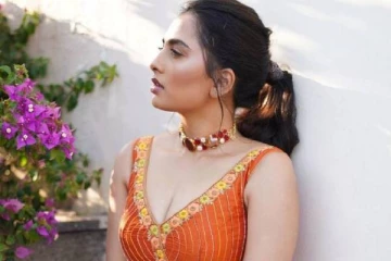 கன்னக் குழியழகி நடிகை ஸ்ருஷ்டியா இது.. லேட்டஸ்ட் ஸ்டில்ஸ்