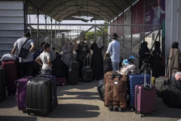 காசாவில் உள்ள கனேடியர்கள் வெளியேற தடை :கனடா அமைச்சர் கடும் கோபம்