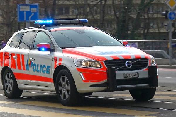 சுவிஸ் பொலிசார் துரத்திய கொள்ளையர்களின் கார்: சிக்கியபோது... | 2 Women Arrested For Robbery By Car Chase