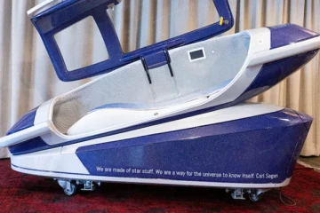 எளிமையாக உயிரை மாய்த்துக்கொள்ள உதவும் இயந்திரம்: பயன்பாடு இடைநிறுத்தம்