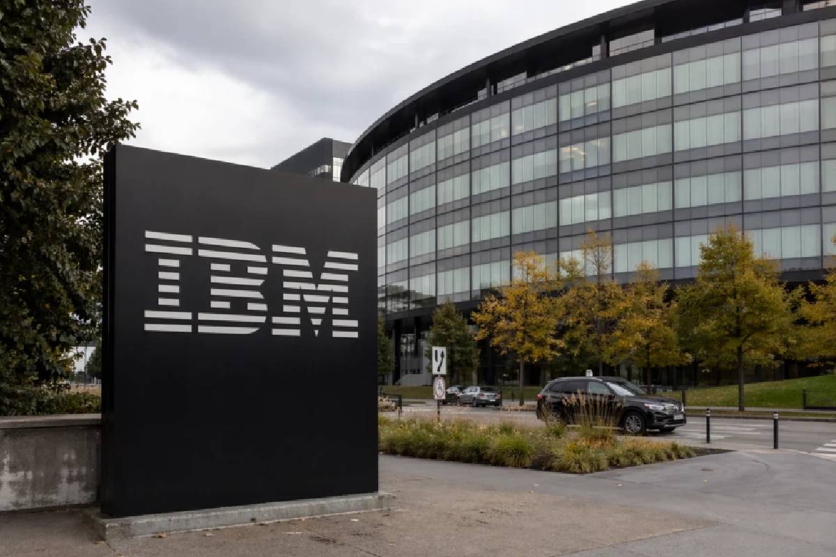 ஒரே நாளில் 26 சதவீதம் சரிவு... வரலாற்றில் IBM எதிர்கொள்ளும் இரண்டாவது நெருக்கடி | Ibm Shares Plunge Q2 Earnings