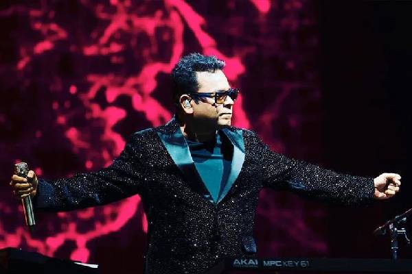 A R Rahman Fire ஏ.ஆர் ரஹ்மானின் இசை நிகழ்ச்சியை தடுத்து நிறுத்திய பொலிஸார்: வைரல் ...