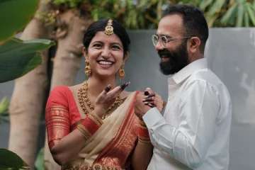 குட் நைட் பட நடிகைக்கு முடிந்த திருமணம்.. அழகிய ஜோடியின் போட்டோ