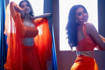 தேவதை போல இருக்கும் GOAT பட நடிகை மீனாட்சி சவுத்ரி லேட்டஸ்ட் ஸ்டில்கள்