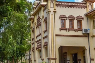 யாழ்.பல்கலைகழக ஒழுக்காற்று அதிகாரி மாணவிகள் குற்றச்சாட்டு!