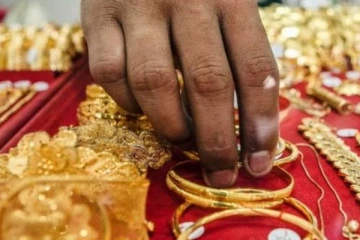 பொருளாதார நெருக்கடி : மூன்று ஆண்டுகளில் முப்பதாயிரம் கோடி நகைகளை விற்ற மக்கள்