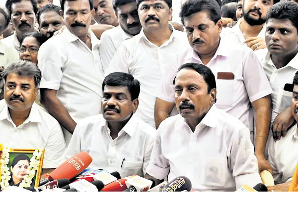 கட்சி பொறுப்புகளில் இருந்து செங்கோட்டையனை நீக்கிய இபிஎஸ் - செங்கோட்டையன் சொன்ன பதில் | Eps Removed Sengottaiyanfrom From Admk Postings