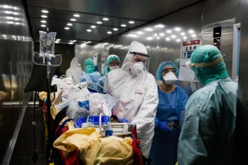 பிரான்ஸில் தீவிரமாக பரவும் கொரோனா! ஒரே நாளில் 19,050 பேருக்கு தொற்று உறுதி!