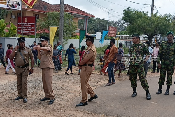 கிளிநொச்சியில் மாபெரும் போராட்டம்! வீதிகளில் சிறப்பு அதிரடிப்படையினர் மற்றும் பொலிஸார் குவிப்பு | Kilinochi Protest Against Goverment