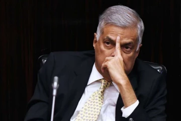 தனியே களமிறங்கும் ரணில்! எதிர்க்கட்சியினரின் பக்கத்தில் ஆசனம்