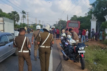 யாழ் A9 வீதியில் பாதையை விட்டு விலகி காணிக்குள் புகுந்த பேருந்து; பயணிகள் நிலை என்ன?