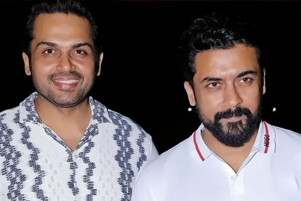 இந்த புகைப்படத்தில் இருக்கும் இரு முன்னணி நடிகர்கள் யார் தெரியுமா.. இதோ பாருங்க | Two Top Actors Childhood Photo