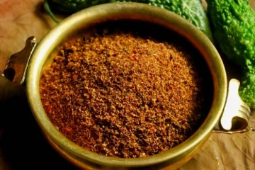 பாவக்காயை துருவி செய்யும் பொடி- பிடிக்காதவங்களும் கேட்டு விரும்பி சாப்பிடுவாங்க