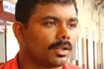 ரயில் நிலையத்தில் கூலியாகப் பணியாற்றிவர்.., ஐஏஎஸ் அதிகாரியாக ஆனது எப்படி?