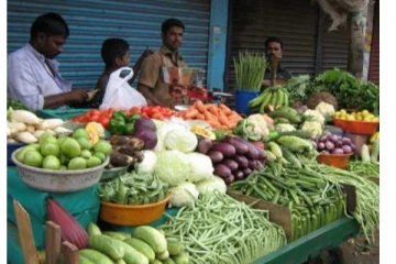 சென்னையில் தொடரும் கனமழை : காய்கறிகளின் விலை கிடுகிடுவென உயர்ந்தது