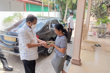 விஜயகலா   வீடுதேடிச்சென்ற முன்னாள் ஜனாதிபதி!