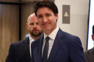 டொனால்டு ட்ரம்பின் மிரட்டல்... வேறு வழியின்றி புளோரிடாவுக்கு விரைந்த ஜஸ்டின் ட்ரூடோ