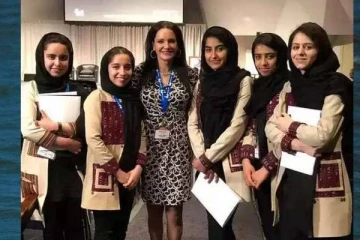 பத்து ஆப்கான் சிறுமிகளைக் காப்பாற்றிய அமெரிக்க தாய்