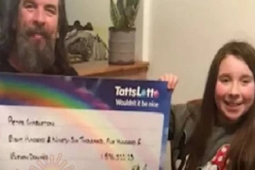 லாட்டரியில் கிடைத்த 6.6 கோடி; பெண்ணின் நெகிழ்ச்சியான செயல்