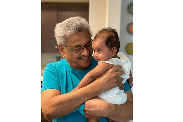 அமெரிக்காவிலுள்ள பேர்த்தியுடன் சிறிலங்கா அரச தலைவர் வெளியிட்ட படம்! | Granddaughter President Gota