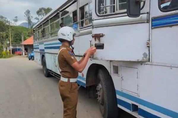 போக்குவரத்துப் பொலிஸார் விசேட சோதனை | Traffic Police Special Inspection Hatton