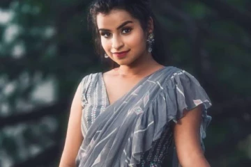 சூப்பர் சிங்கர் சிவாங்கியா இது! சேலையில் வாய்ப்பிளக்க வைக்கும் போட்டோஷூட்