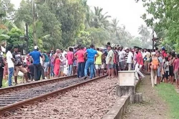 காலியில் ரயிலுடன் மோதி பரிதாபமாக உயிரிழந்த பெண்!