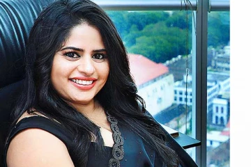 කෝටිපතියන් රැවැට්ටු තිළිණි භික්ෂුවක් සමග එක්ව සිදුකල තවත් දැවැන්ත වංචාවක් හෙළිවෙයි