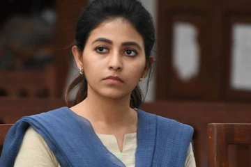 நடிகை அஞ்சலியா இது, சுத்தமாக உடல் எடை குறைத்து எப்படி உள்ளார் பாருங்க, லேட்டஸ்ட் க்ளிக்