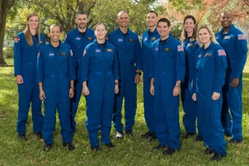 நிலவுக்கு செல்லப்போகும் அந்த 10 பேர் இவர்கள் தானாம்!!