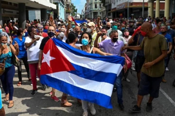 உணவுக்காக மக்கள் போராட்டம்: முக்கிய முடிவை எடுத்த கியூபா அரசு!