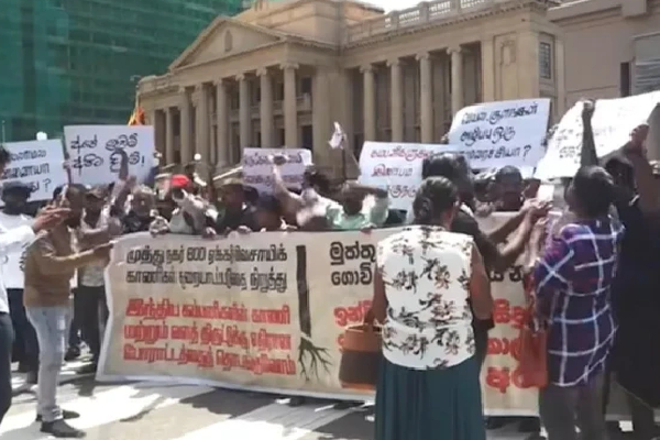 ஜனாதிபதி செயலகத்திற்கு முன்பு போராட்டத்தால் பதற்றமான நிலை | Tensions Due Protest Presidential Secretariat