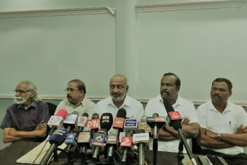 மீன் கரைஞ்சாலும் சட்டிக்குள் இல்லை?