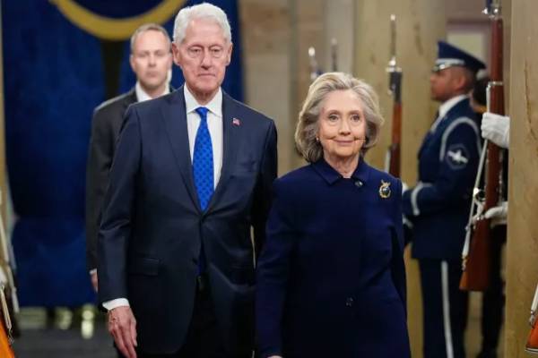 எப்ஸ்டீன் குற்றச்சாட்டு விவகாரம்: ஹிலாரி - பில் கிளின்டன் நேரில் முன்னிலையாகி வாக்குமூலம் | Hillary Bill Clinton Appear In Person And Testify