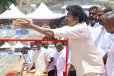 காவிரி தாயை மலர் தூவி வணங்கி மேட்டூர் அணையை திறந்த முதல்வர் விஜய்!