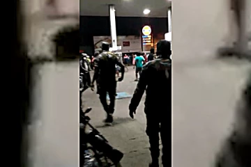 எரிபொருள் மோசடி! அதிகாரிகளின் அசமந்த போக்கால் கலவரத்தில் ஈடுப்பட்ட மக்கள்(Video)