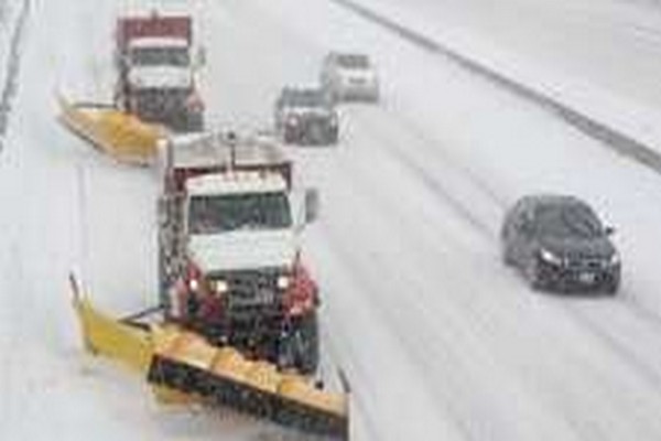கனடாவில் வாகன விபத்துக்களின் எண்ணிக்கையில் அதிகரிப்பு | Winter Weather Sees Spike In Crashes