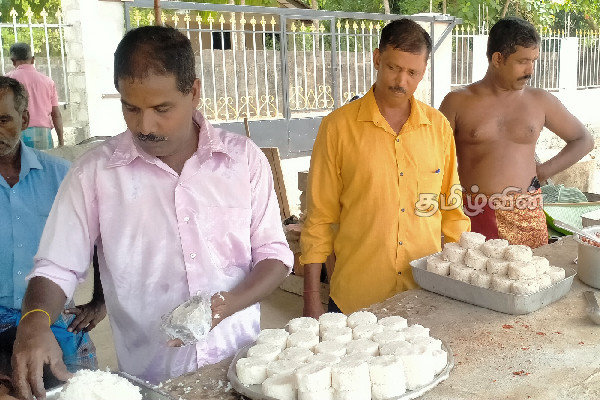 கோட்டாபய ராஜபக்ச நாட்டைவிட்டு ஓடியதற்கு பாற்சோறு வழங்கி கொண்டாட்டம்(Photo) | Celebrating Gotabaya Rajapaksa S Escape Country